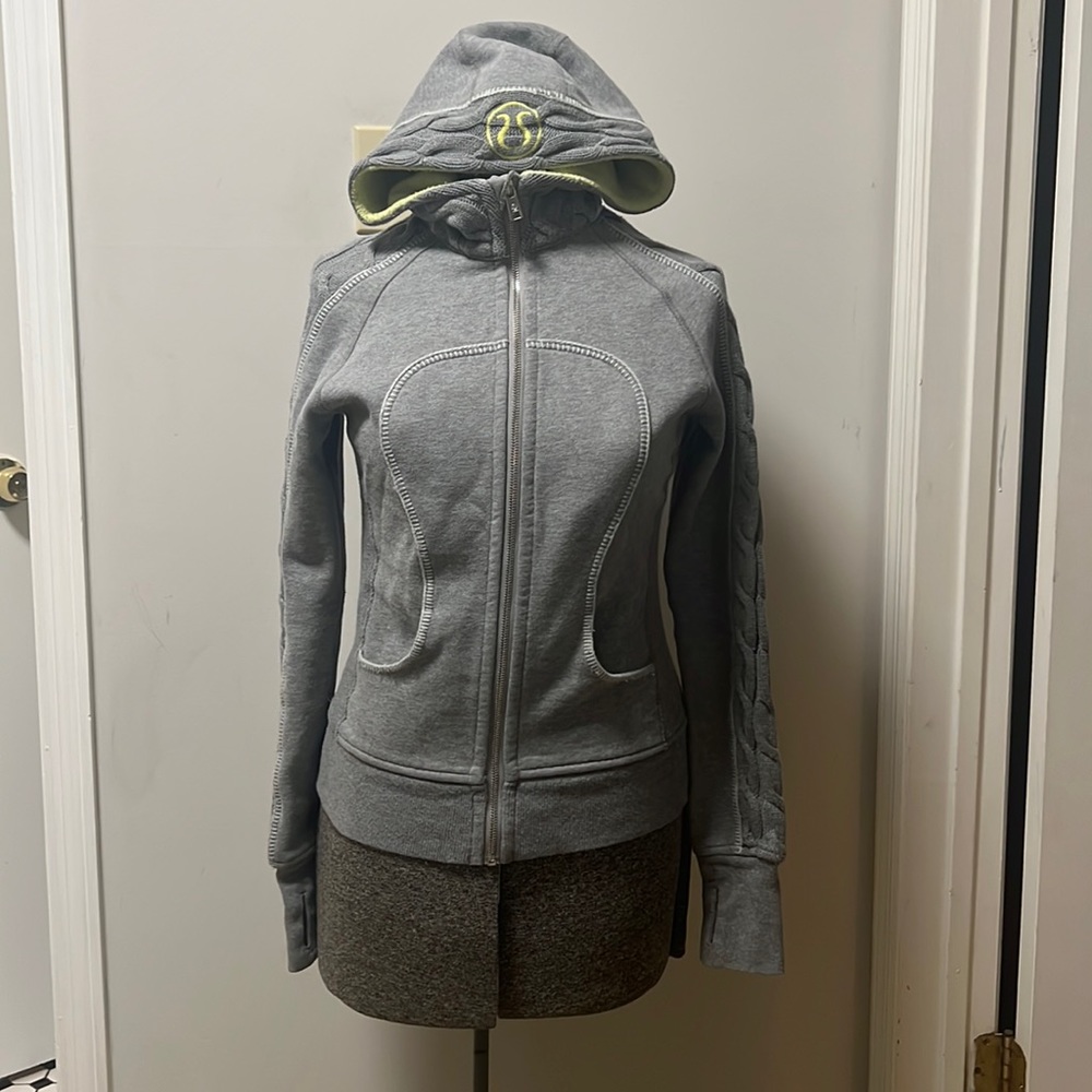 Lululemon cable sweater inset full zip hoodie. Light grey with lime interior.